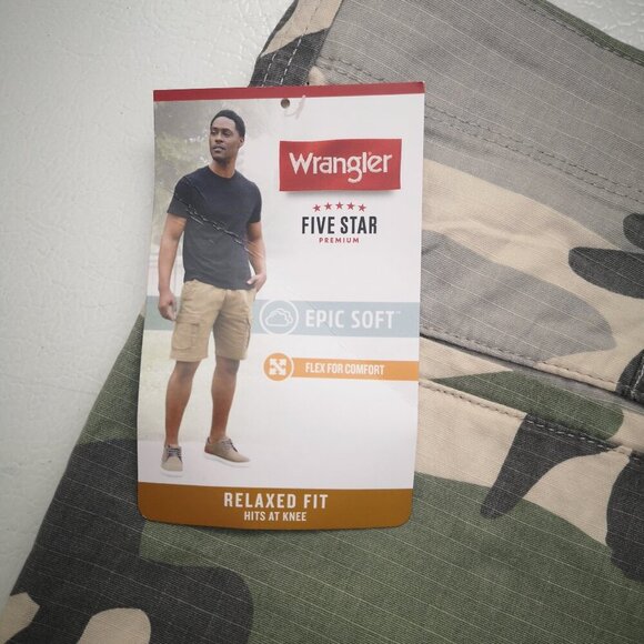 NWT Wrangler 5 Star Premium Epic Soft Relaxed Fit Men's Size 42 Camo Cargo Short - Picture 2 of 13